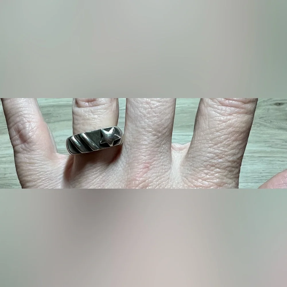 Designer Signed DIAN MALOUF Sterling Silver Star & Stripes Band Ring, Size 5.5